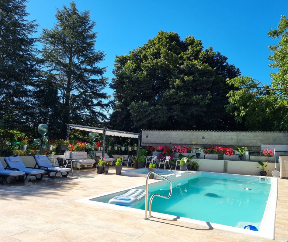PISCINAS Y COMPLEMENTOS