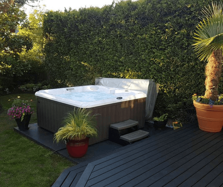 Jacuzzi J-245 CON ASIENTOS ABIERTOS