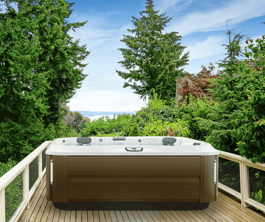 SPA JACUZZI J-375 COM A ESPREGUIÇADEIRA DE MAIOR DIMENSÃO