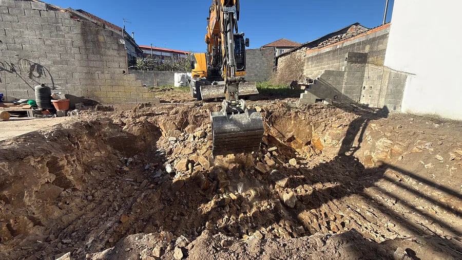 Excavación y preparación del terreno para una piscina